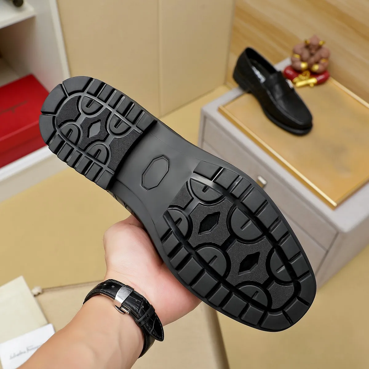 Men's shoes 💰500 Ferragamo [Ferragamo] top imported suit men's shoes 💯Original copy of the official website, product materials: selected imported embossed calfskin + luxury hardware buckle accessories ~ imported water-dyed cow 🐂 leather lining. Strong three-dimensional visual effect, original combination outsole, multiple colors available😘 Size: 38-44 (.45.46. Customized)